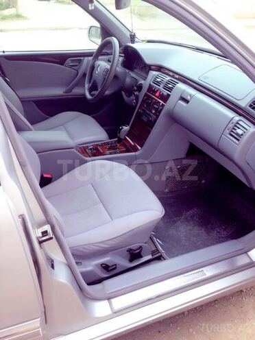 Mercedes E 240 1999, 265,000 km - 2.4 l - Bakı