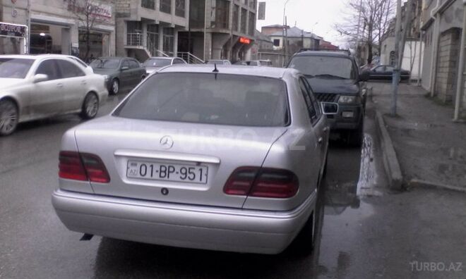 Mercedes E 200 1998, 310,000 km - 2.0 l - Bakı
