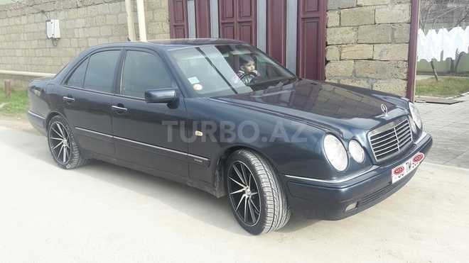 Mercedes E 220 1999, 317,000 km - 2.2 l - Bakı
