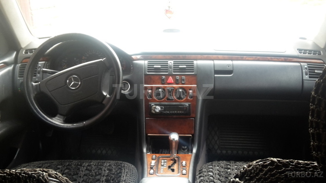 Mercedes E 220 1999, 317,000 km - 2.2 l - Bakı
