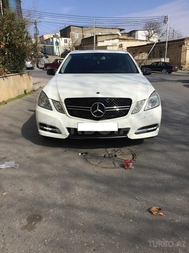 Mercedes E 200 2011, 53,000 km - 1.8 l - Bakı