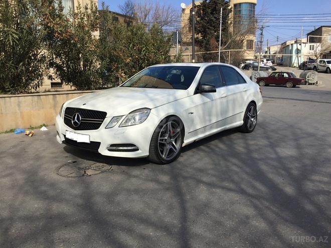 Mercedes E 200 2011, 53,000 km - 1.8 l - Bakı