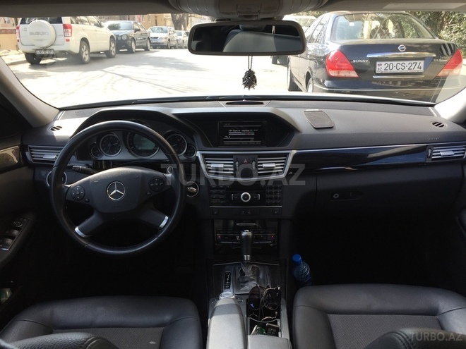 Mercedes E 200 2011, 53,000 km - 1.8 l - Bakı