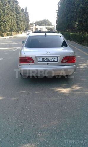 Mercedes E 220 1997, 175,000 km - 2.2 л - Sumqayıt