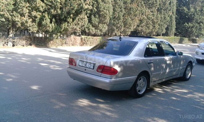 Mercedes E 220 1997, 175,000 km - 2.2 л - Sumqayıt