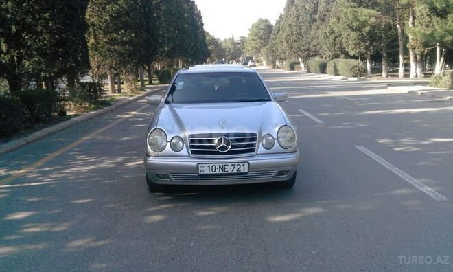 Mercedes E 220 1997, 175,000 km - 2.2 л - Sumqayıt