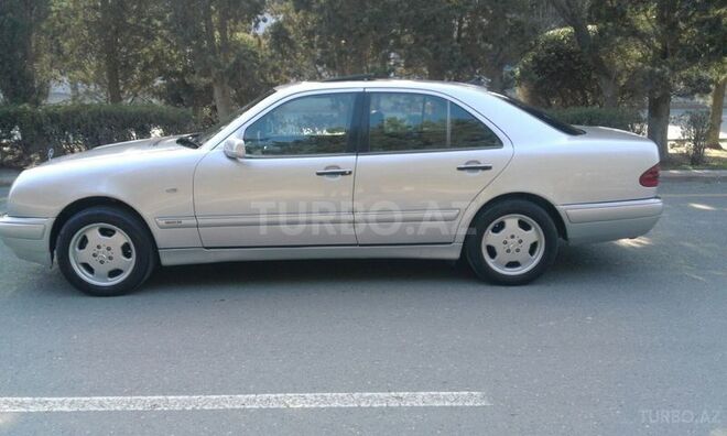 Mercedes E 220 1997, 175,000 km - 2.2 л - Sumqayıt