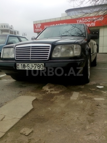 Mercedes E 200 1995, 224,000 km - 2.2 l - Bakı