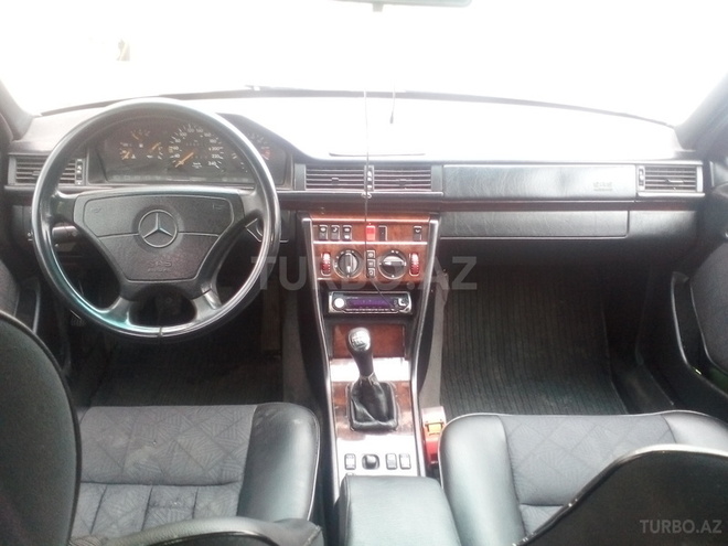 Mercedes E 200 1995, 224,000 km - 2.2 l - Bakı