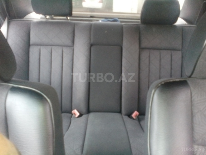 Mercedes E 200 1995, 224,000 km - 2.2 l - Bakı