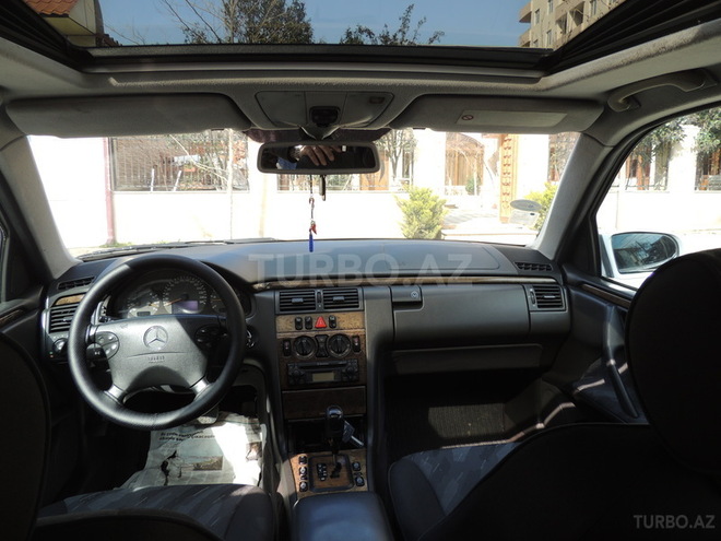 Mercedes E 220 2000, 212,000 km - 2.2 л - Bakı