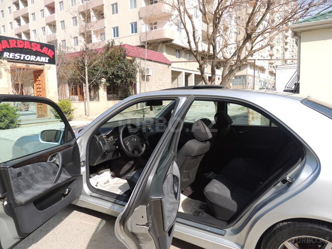 Mercedes E 220 2000, 212,000 km - 2.2 л - Bakı