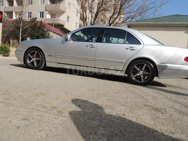 Mercedes E 220 2000, 212,000 km - 2.2 л - Bakı