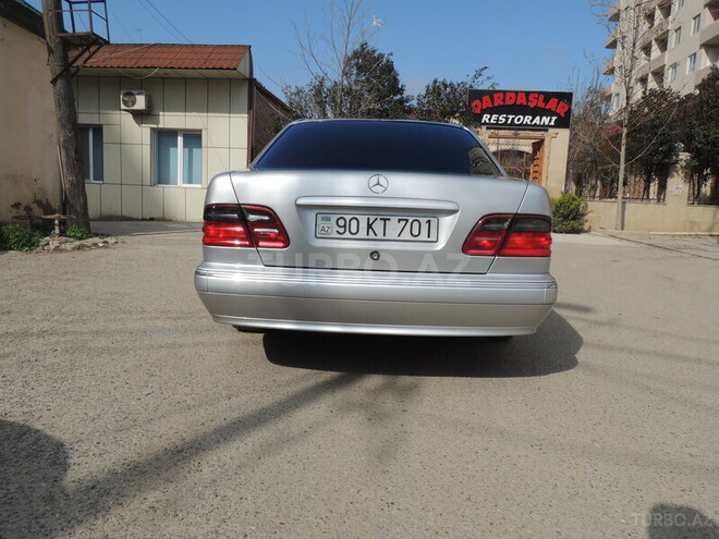 Mercedes E 220 2000, 212,000 km - 2.2 л - Bakı