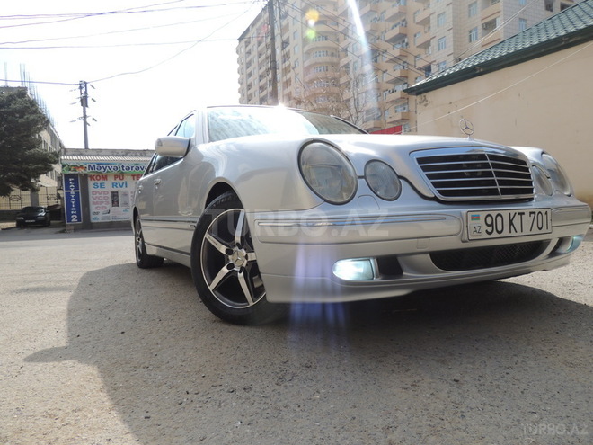 Mercedes E 220 2000, 212,000 km - 2.2 л - Bakı