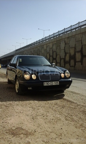 Mercedes E 240 1999, 164,000 km - 2.4 l - Bakı