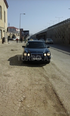Mercedes E 240 1999, 164,000 km - 2.4 l - Bakı