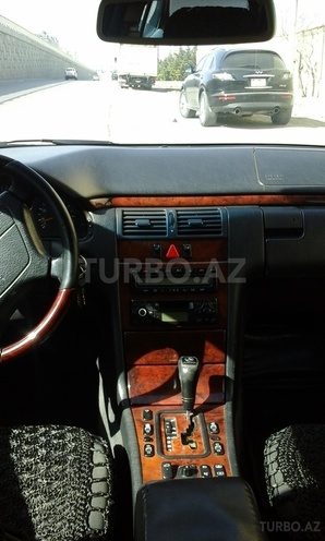 Mercedes E 240 1999, 164,000 km - 2.4 l - Bakı