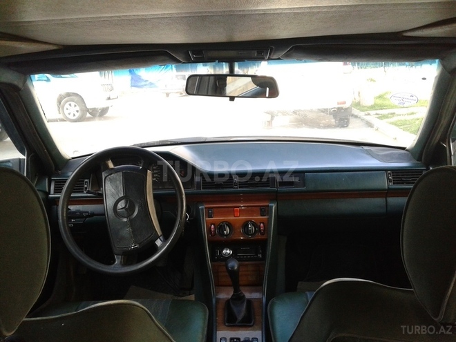 Mercedes E 200 1991, 250,000 km - 2.0 l - Bakı