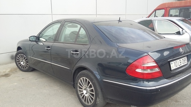 Mercedes E 240 2004, 174,253 km - 2.6 l - Bakı