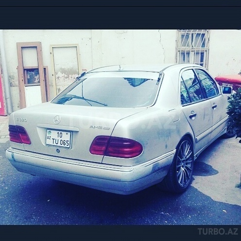 Mercedes E 320 1996, 275,000 km - 3.2 л - Bakı