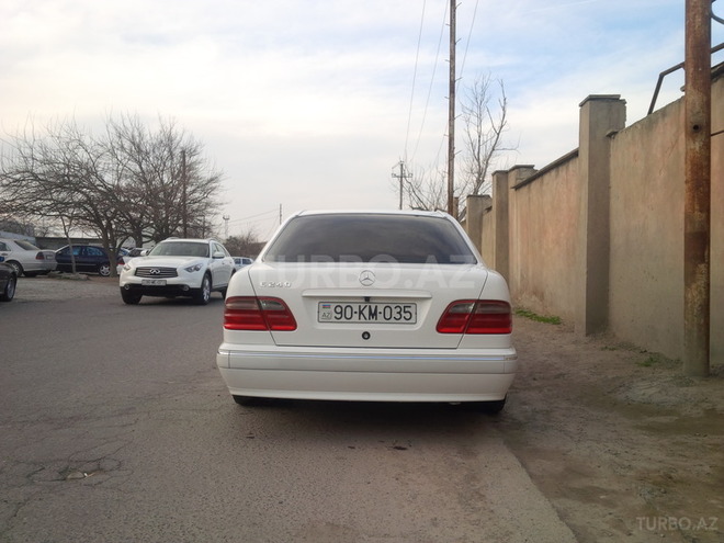 Mercedes E 240 2000, 213,540 km - 2.6 l - Bakı