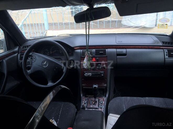 Mercedes E 220 2000, 230,000 km - 2.2 л - Bakı