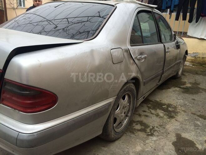 Mercedes E 220 2000, 230,000 km - 2.2 л - Bakı