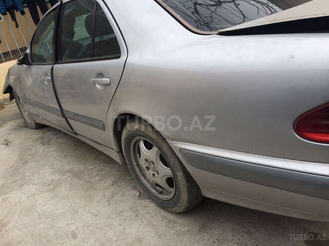 Mercedes E 220 2000, 230,000 km - 2.2 л - Bakı