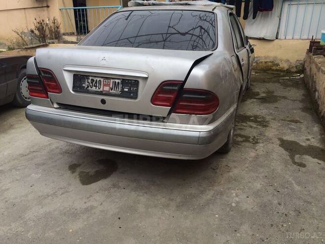 Mercedes E 220 2000, 230,000 km - 2.2 л - Bakı