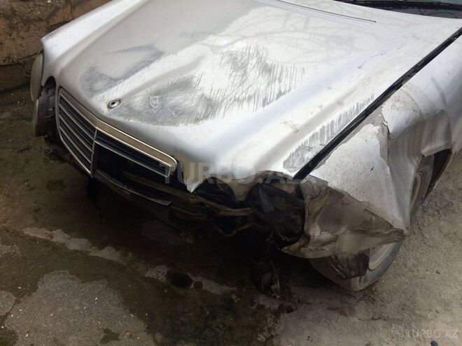Mercedes E 220 2000, 230,000 km - 2.2 л - Bakı