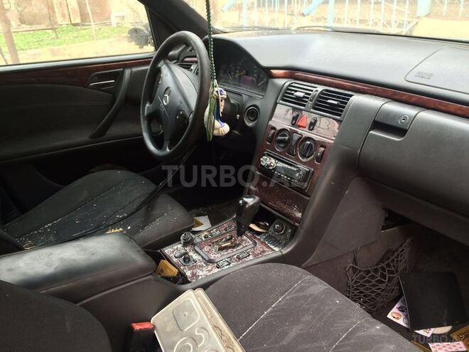 Mercedes E 220 2000, 230,000 km - 2.2 л - Bakı