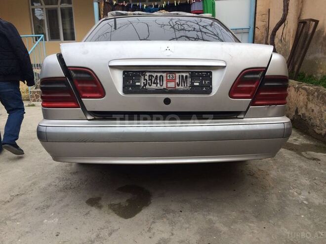 Mercedes E 220 2000, 230,000 km - 2.2 л - Bakı