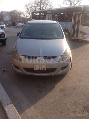 Mitsubishi Grandis 2004, 290,000 km - 2.4 л - Bakı
