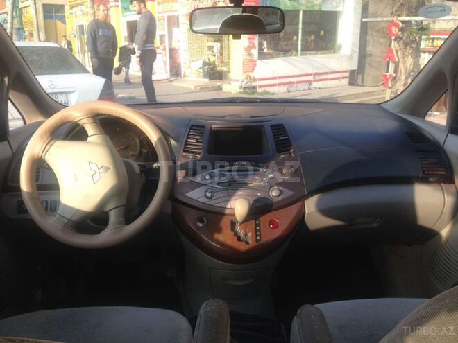 Mitsubishi Grandis 2004, 290,000 km - 2.4 л - Bakı