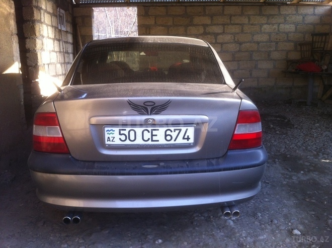 Opel Vectra 1996, 270,000 km - 2.0 l - Qusar