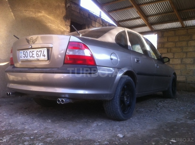 Opel Vectra 1996, 270,000 km - 2.0 l - Qusar