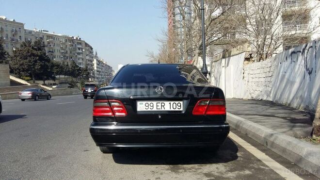 Mercedes E 200 2001, 160,000 km - 2.0 l - Bakı