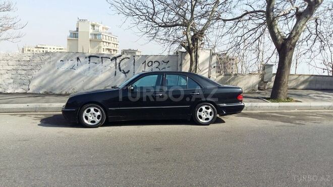 Mercedes E 200 2001, 160,000 km - 2.0 l - Bakı