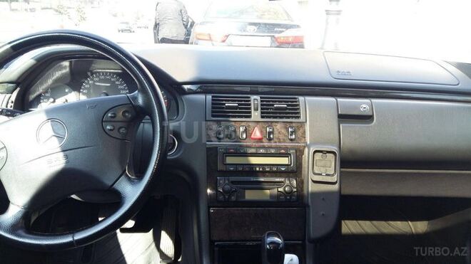 Mercedes E 200 2001, 160,000 km - 2.0 l - Bakı