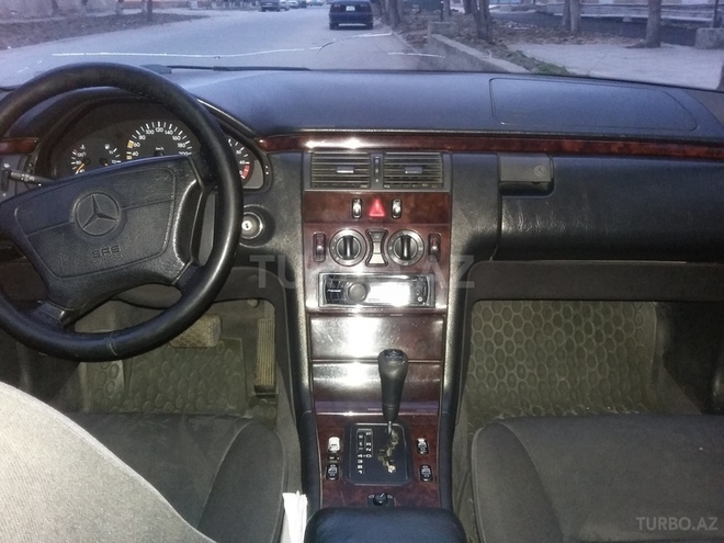 Mercedes E 200 1996, 185,000 km - 2.0 l - Sumqayıt