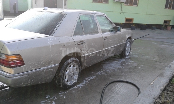 Mercedes E 230 1992, 201,000 km - 2.3 л - Bərdə