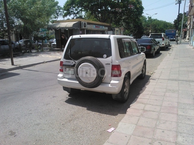 Mitsubishi Pajero io 2000, 280,000 km - 1.8 l - Bakı
