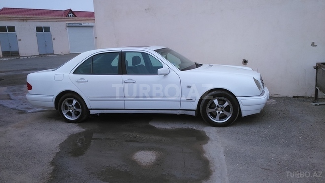 Mercedes E 240 1999, 178,000 km - 2.4 л - Bakı