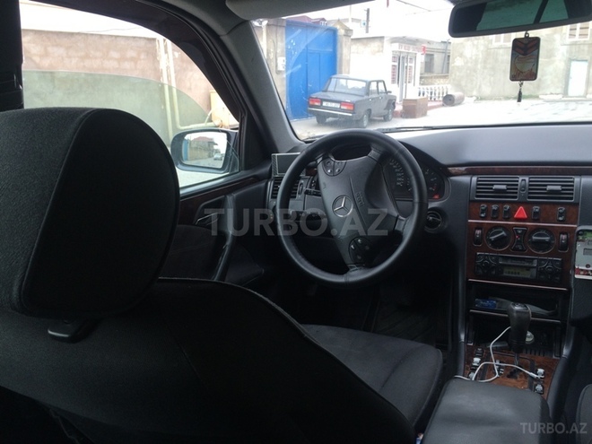 Mercedes E 270 2000, 350,000 km - 2.7 l - Bakı