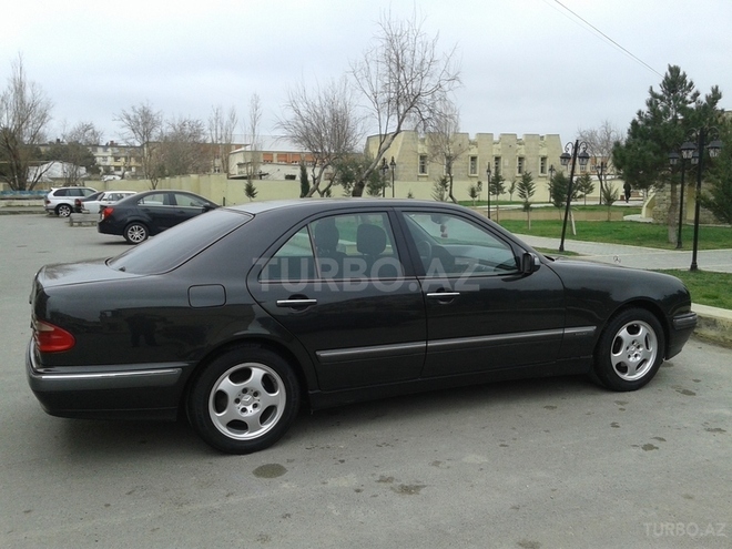 Mercedes E 220 2000, 230,000 km - 2.2 l - Bakı