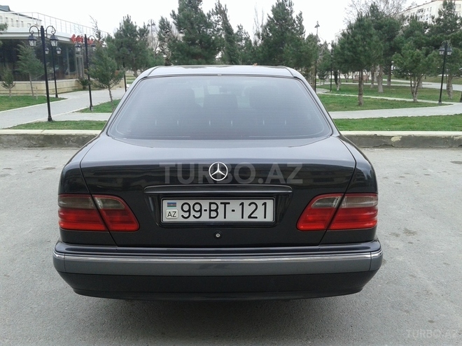 Mercedes E 220 2000, 230,000 km - 2.2 l - Bakı