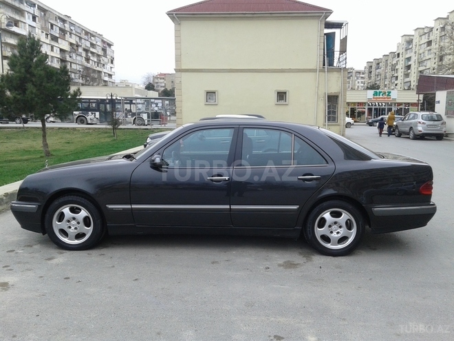Mercedes E 220 2000, 230,000 km - 2.2 l - Bakı