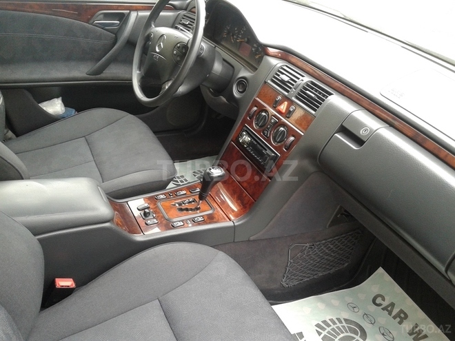 Mercedes E 220 2000, 230,000 km - 2.2 l - Bakı