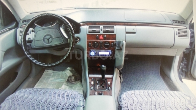Mercedes E 220 1998, 280,000 km - 2.2 l - Bakı